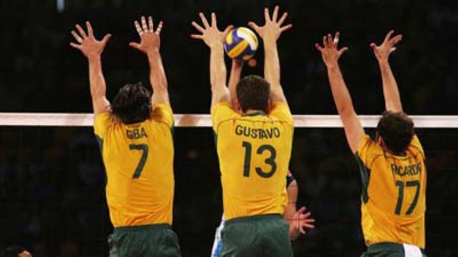 Brasilian lentopallomiehet olivat kuin muuri italialaisille finaalivastustajilleen. Brassien toinen lentiskulta tuli erävoitoin 3-1.