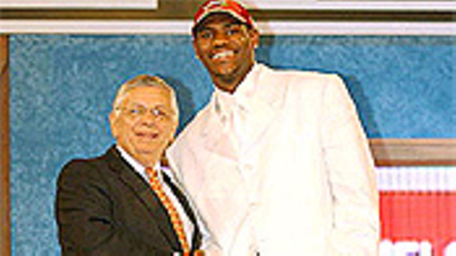 LeBron James (oikealla) ja David Stern (Photo: Jesse D. Garrabrant/NBAE via Gett