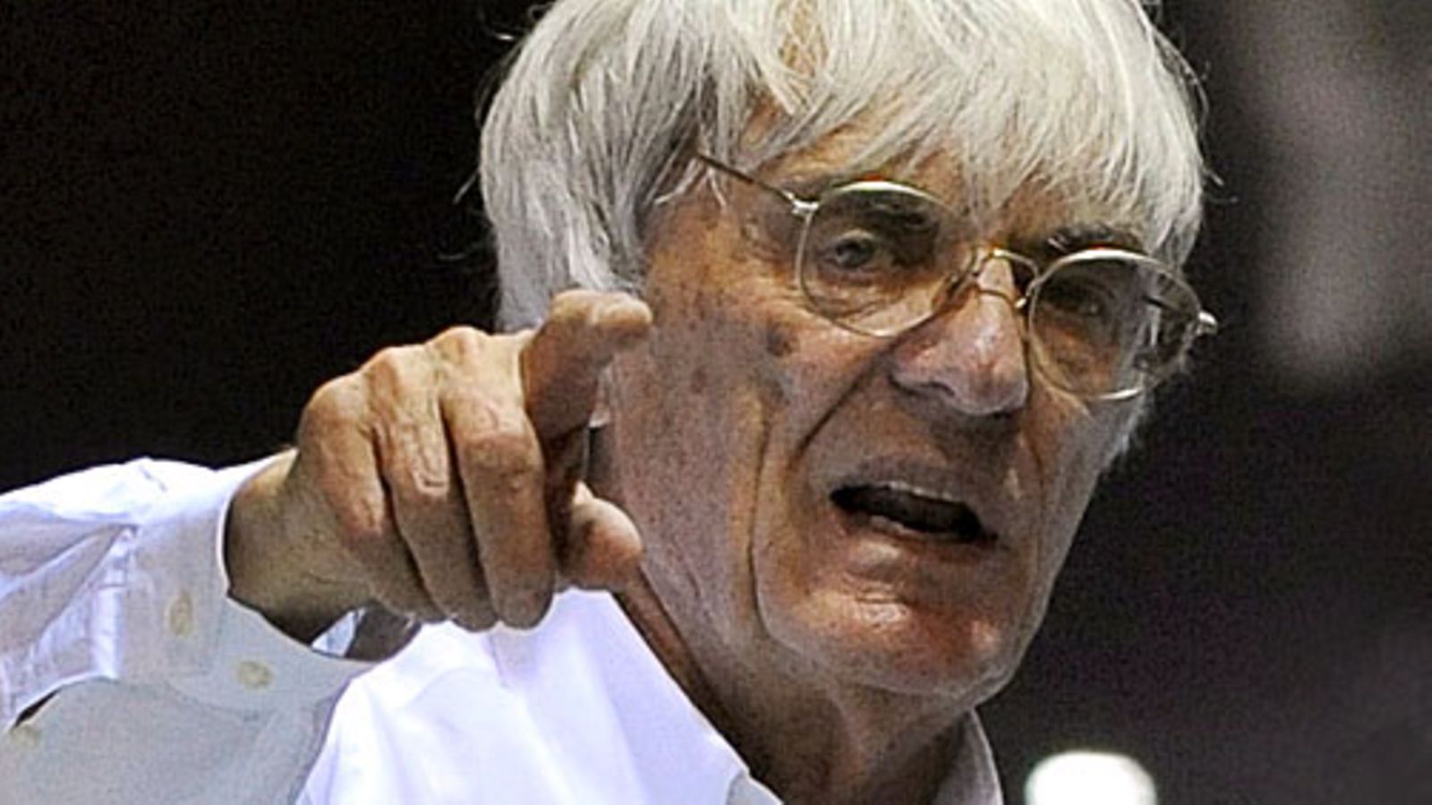 Bernie Ecclestone (Kuva: EPA/JENS BUETTNER)