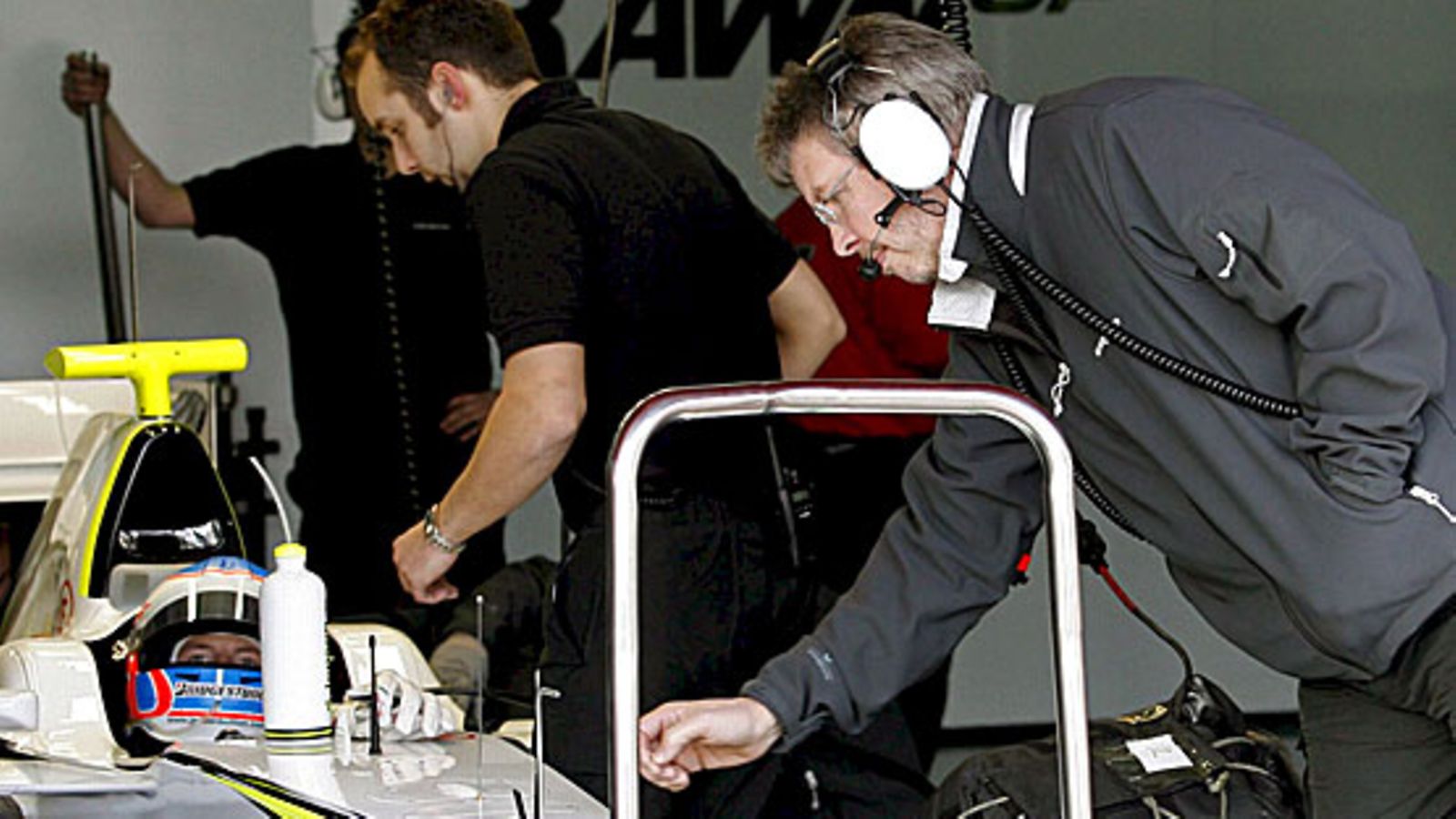 Jenson Button, Ross Brawn, Barcelona 2009, kuva:EPA/Toni Albir