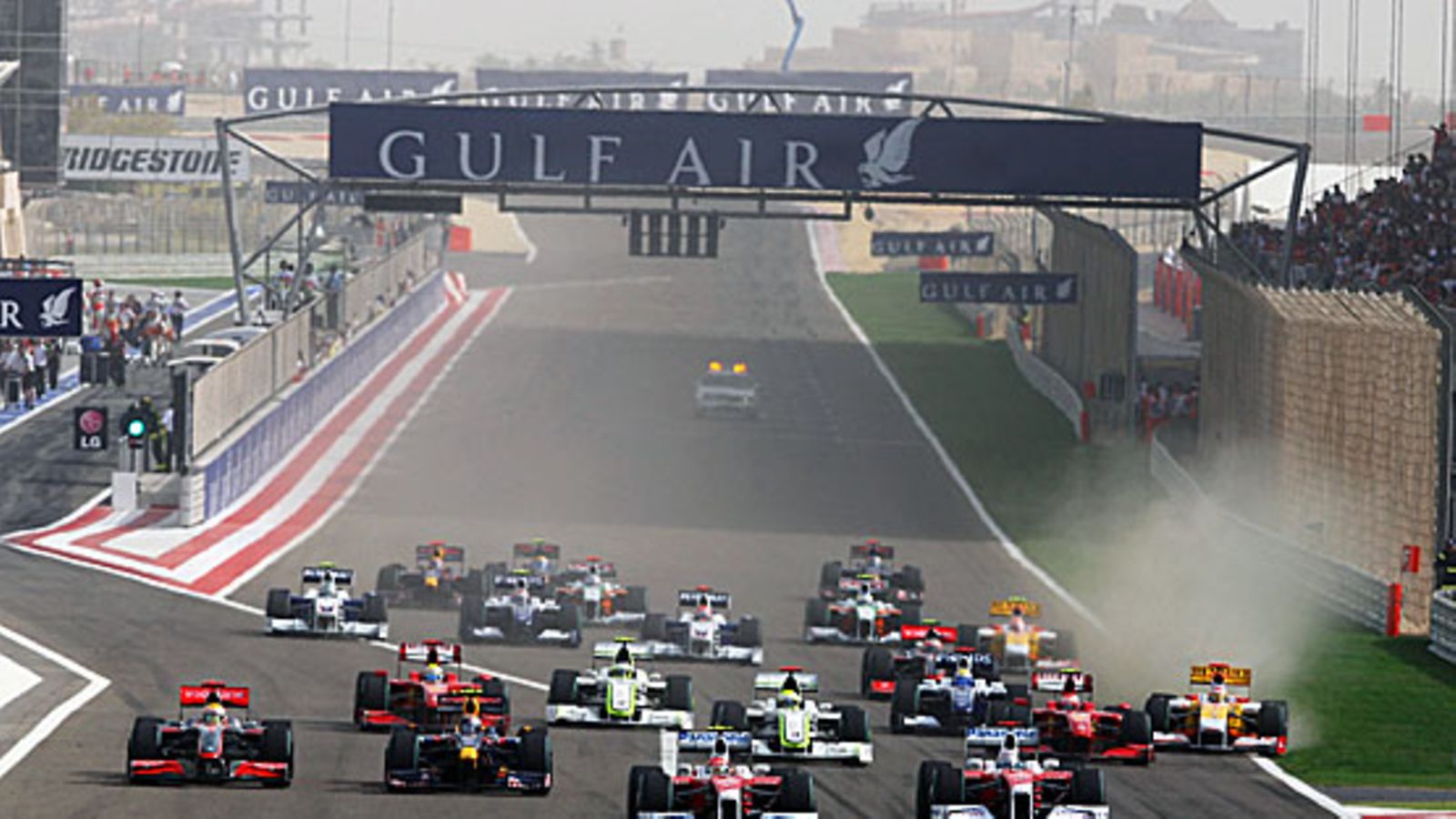 Bahrainin F1-kisan startti 2009. Kuva: Clive Mason/GETTY.