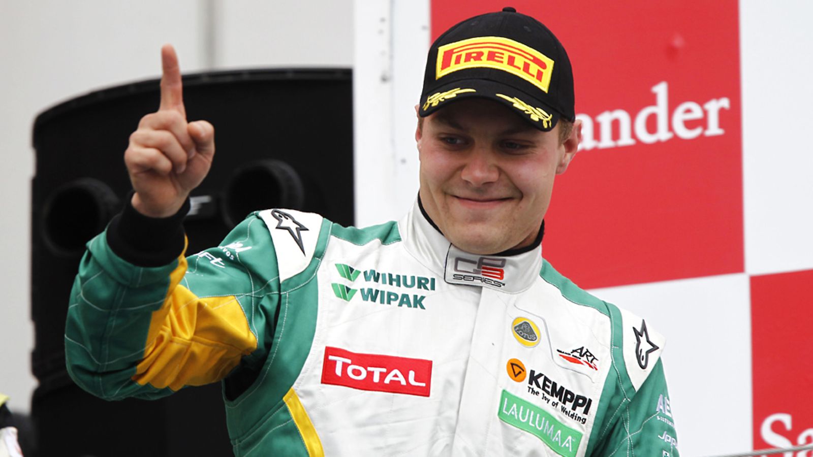 Valtteri Bottas juhlii voittoaan