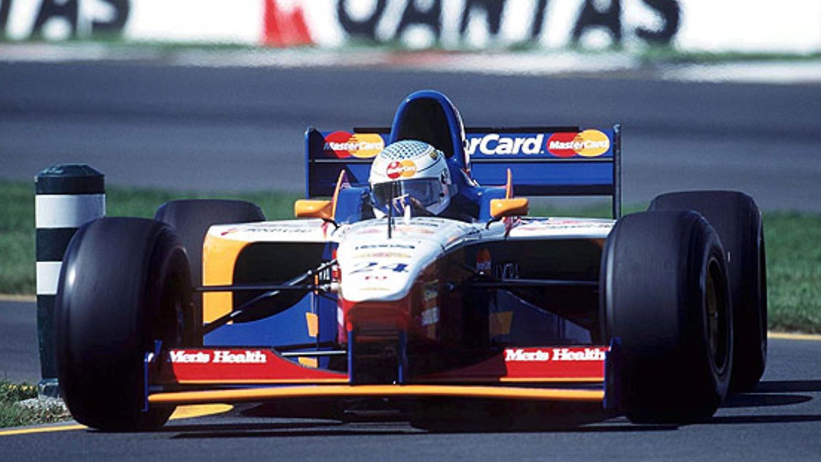 Ricardo Rosset kilpailee Lola-autolla Austaralian F1-osakilpailussa 1997  (Kuva: Mark Sandten/Bongarts/Getty Images)
