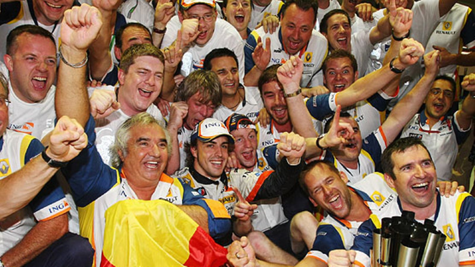 Flavio Briatore, Fernando Alonso ja Renault'n väkeä, kuva: Mark Thompson/Getty Images