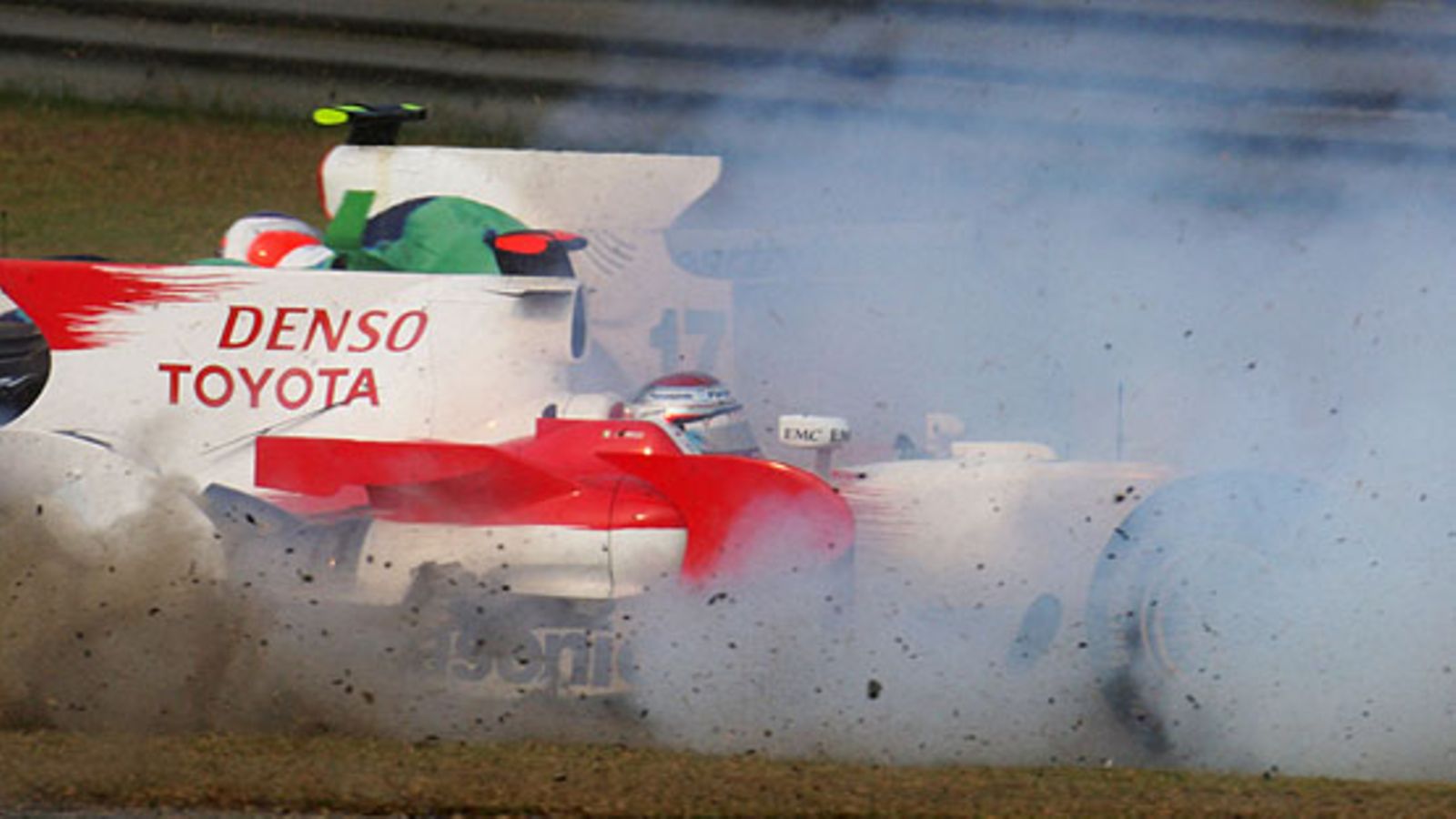 Jarno Trulli pyörähtää, kuva: Vladimir Rys/Bongarts/Getty Images