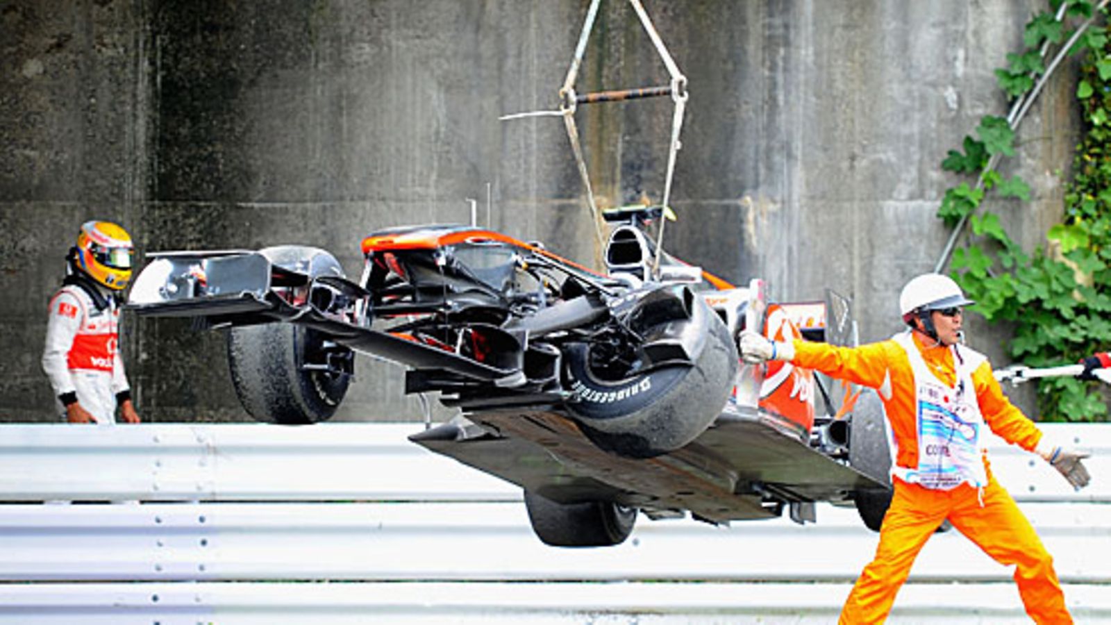 Lewis Hamiltonin auton romu, kuva: Clive Mason/Getty Images