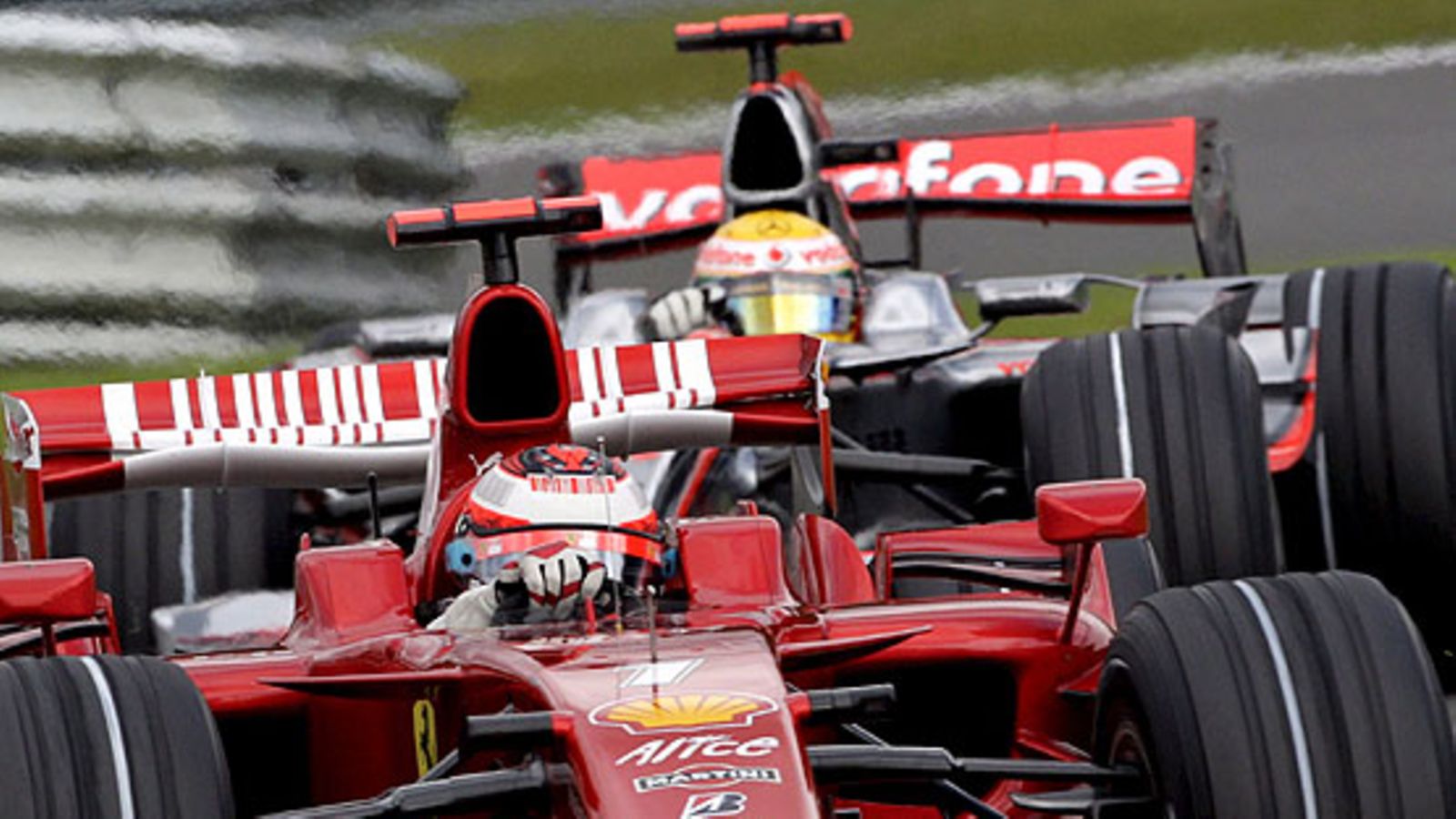 Kimi Räikkönen, Lewis Hamilton, kuva: EPA/ROBERT GHEMENT