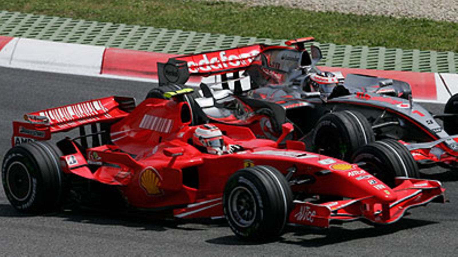 Kimi Räikkönen ja Fernando Alonso, kuva: Vladimir Rys