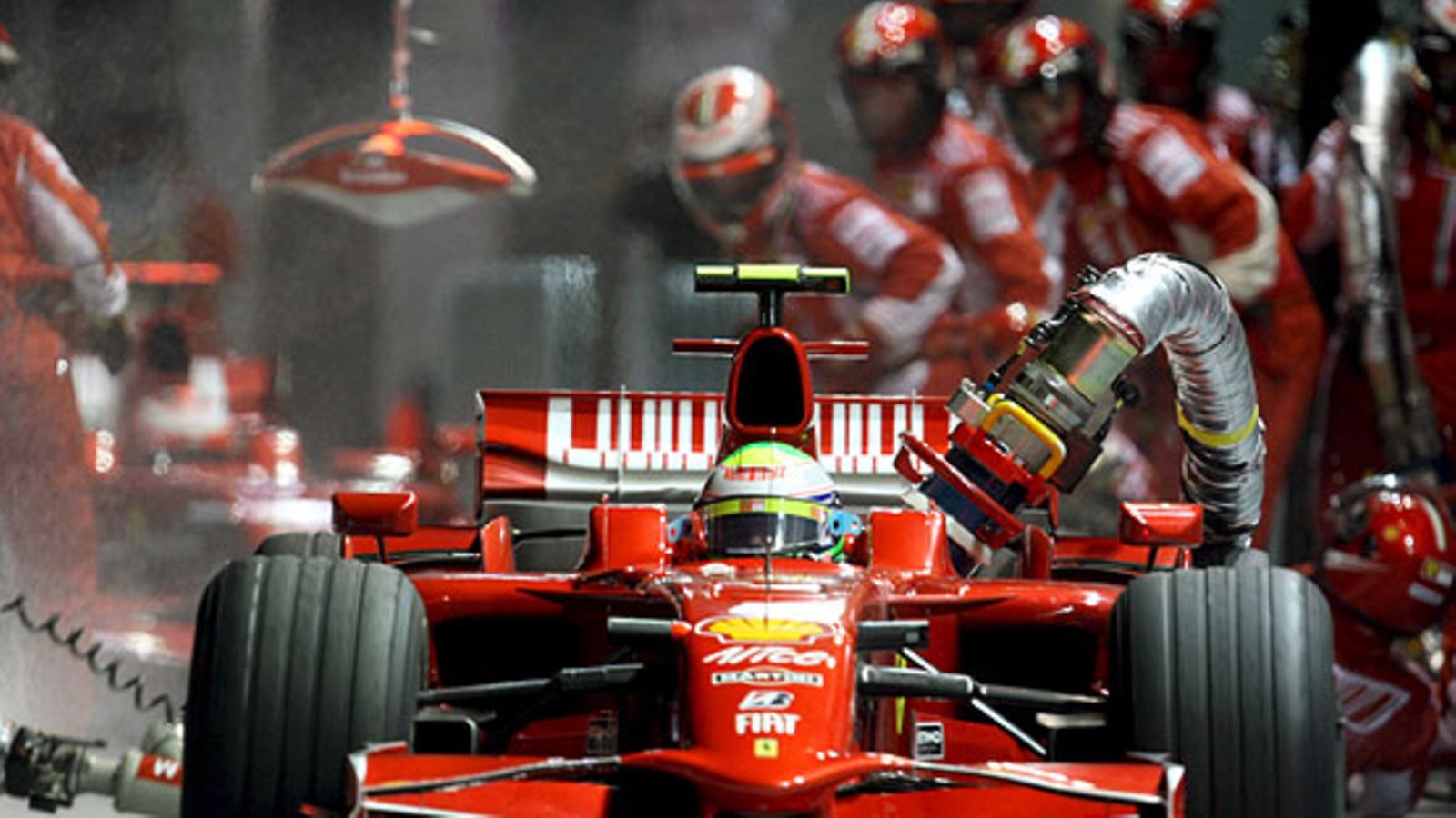 Felipe Massa ja bensaletku, kuva: EPA/EUGENE HOSHIKO / POOL