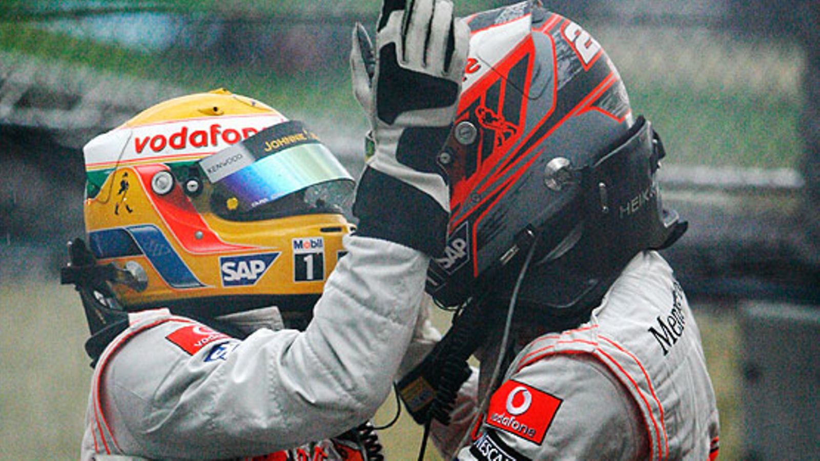 Lewis Hamilton ja Heikki Kovalainen, kuva: Paul Gilham/Getty Images