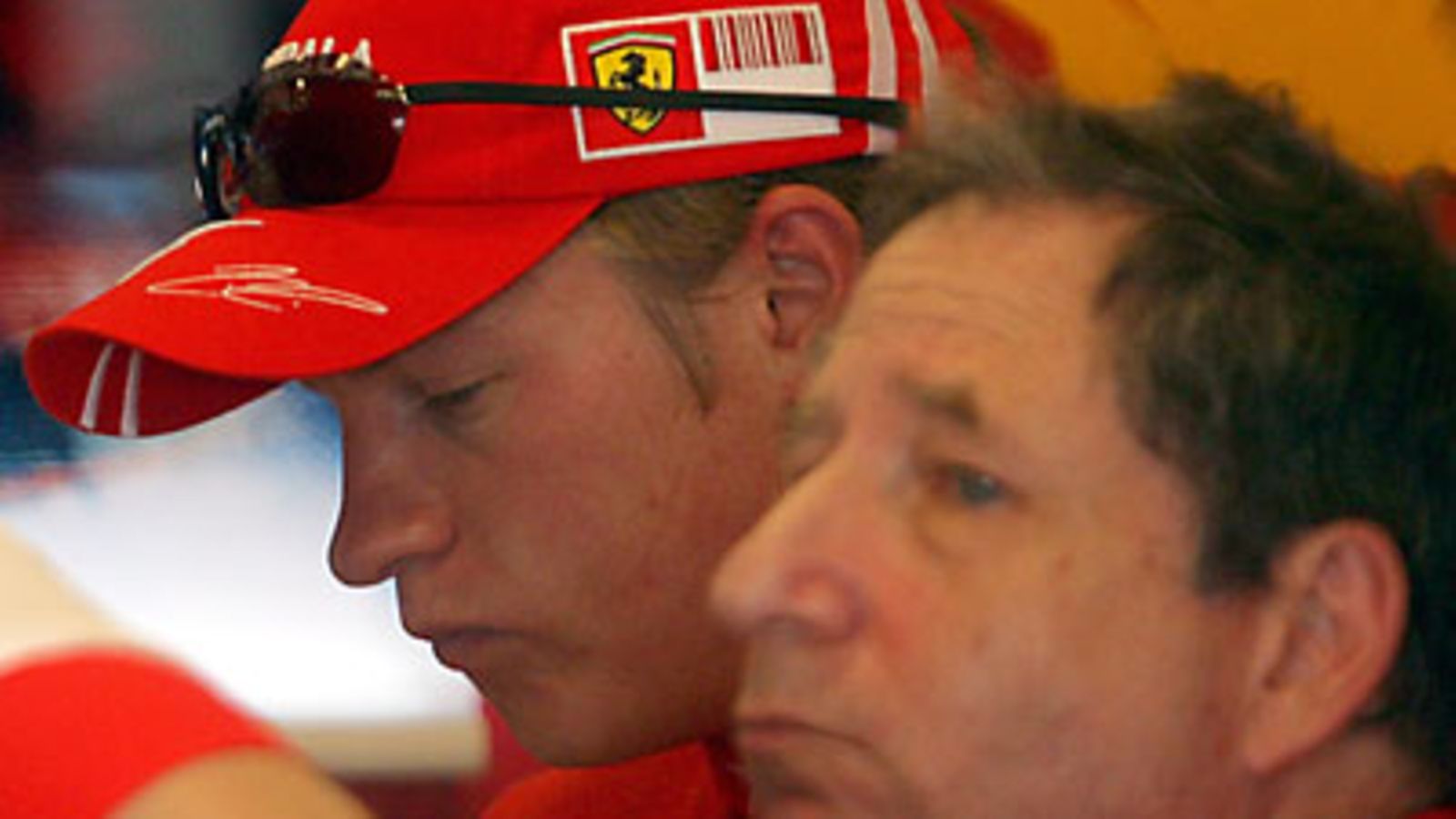 Kimi Räikkönen ja Jean Todt, kuva: EPA/STEVE MITCHELL