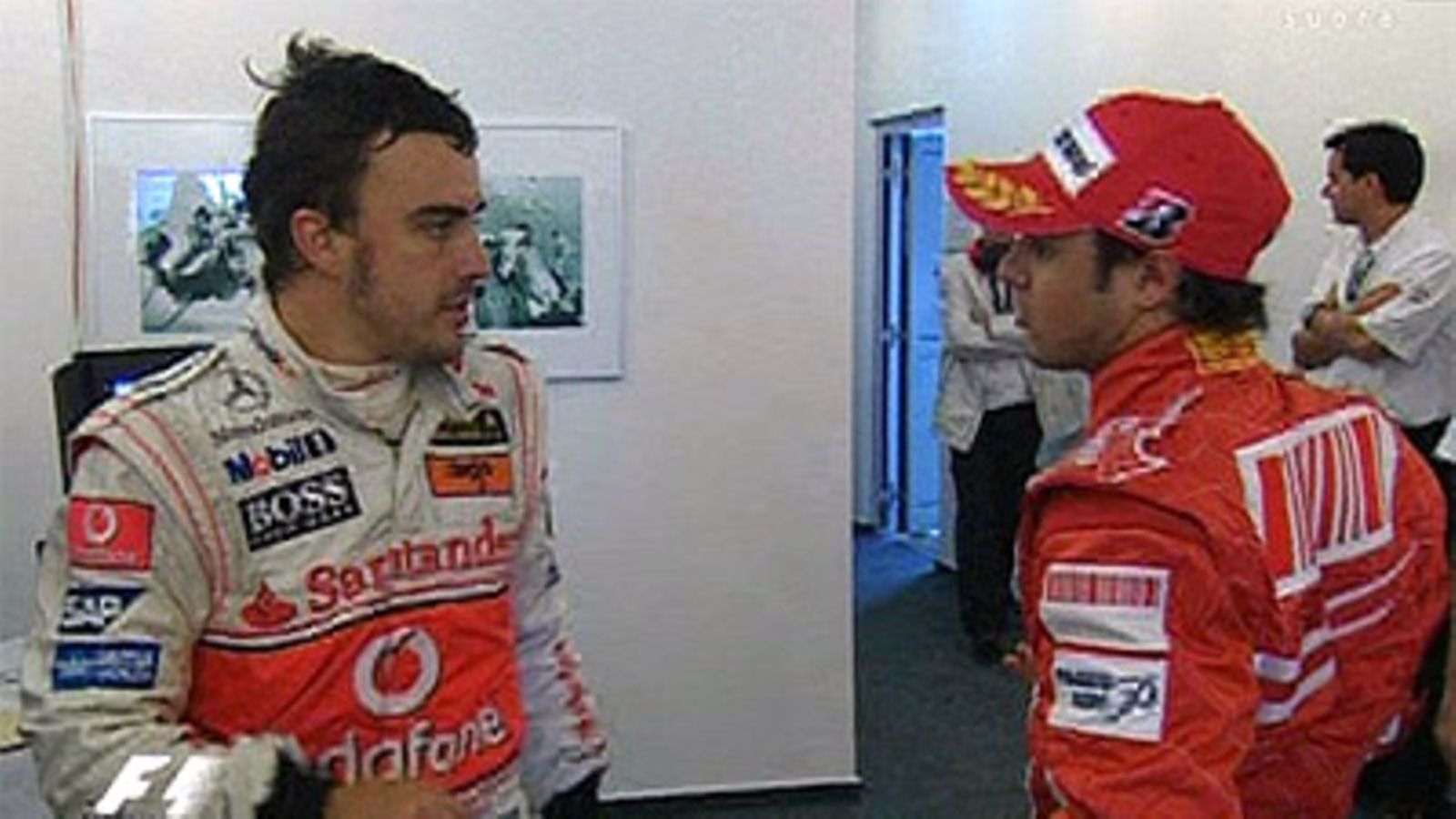 Fernando Alonso ja Felipe Massa riitelevät, kuva: MTV3