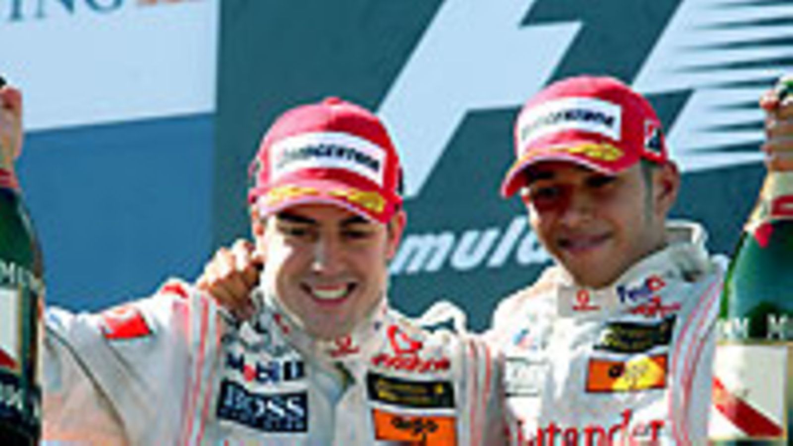Fernando Alonso ja Lewis Hamilton (Kuva: EPA/KERIM OKTEN)