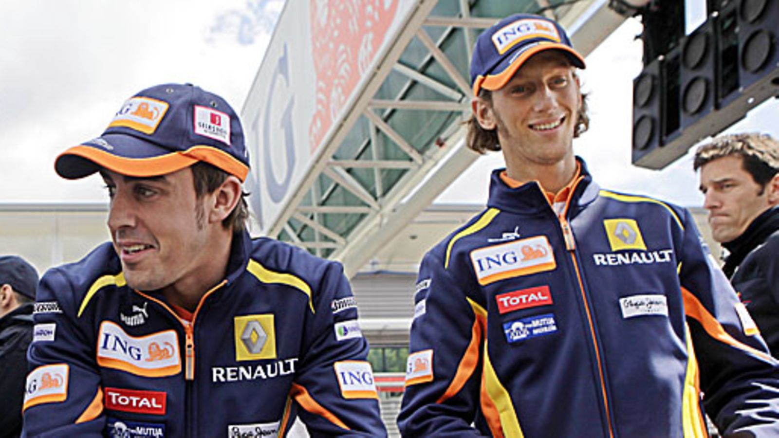 Fernando Alonso ja Romain Grosjean, kuva: EPA/VALDRIN XHEMAJ
