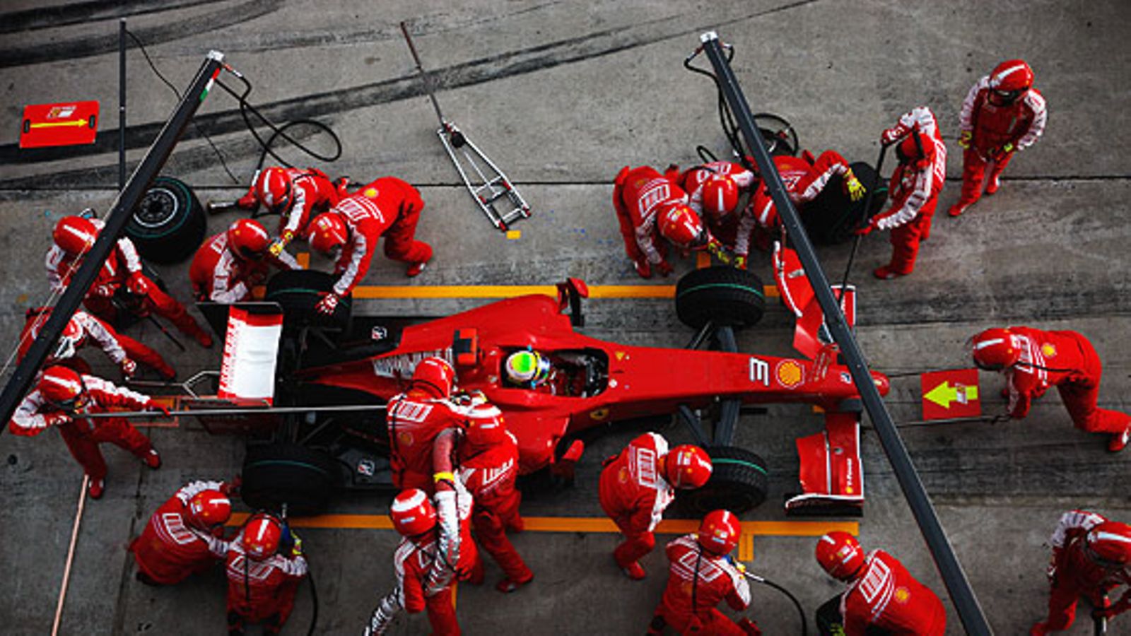 Felipe Massa varikolla, kuva: Mark Thompson/Getty Images