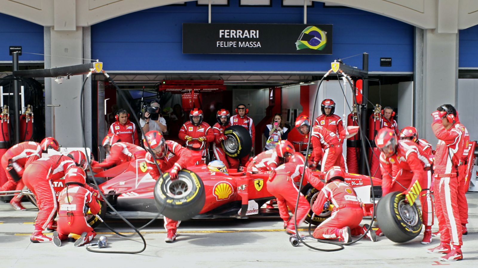 Felipe Massa renkaidenvaihdossa Turkissa