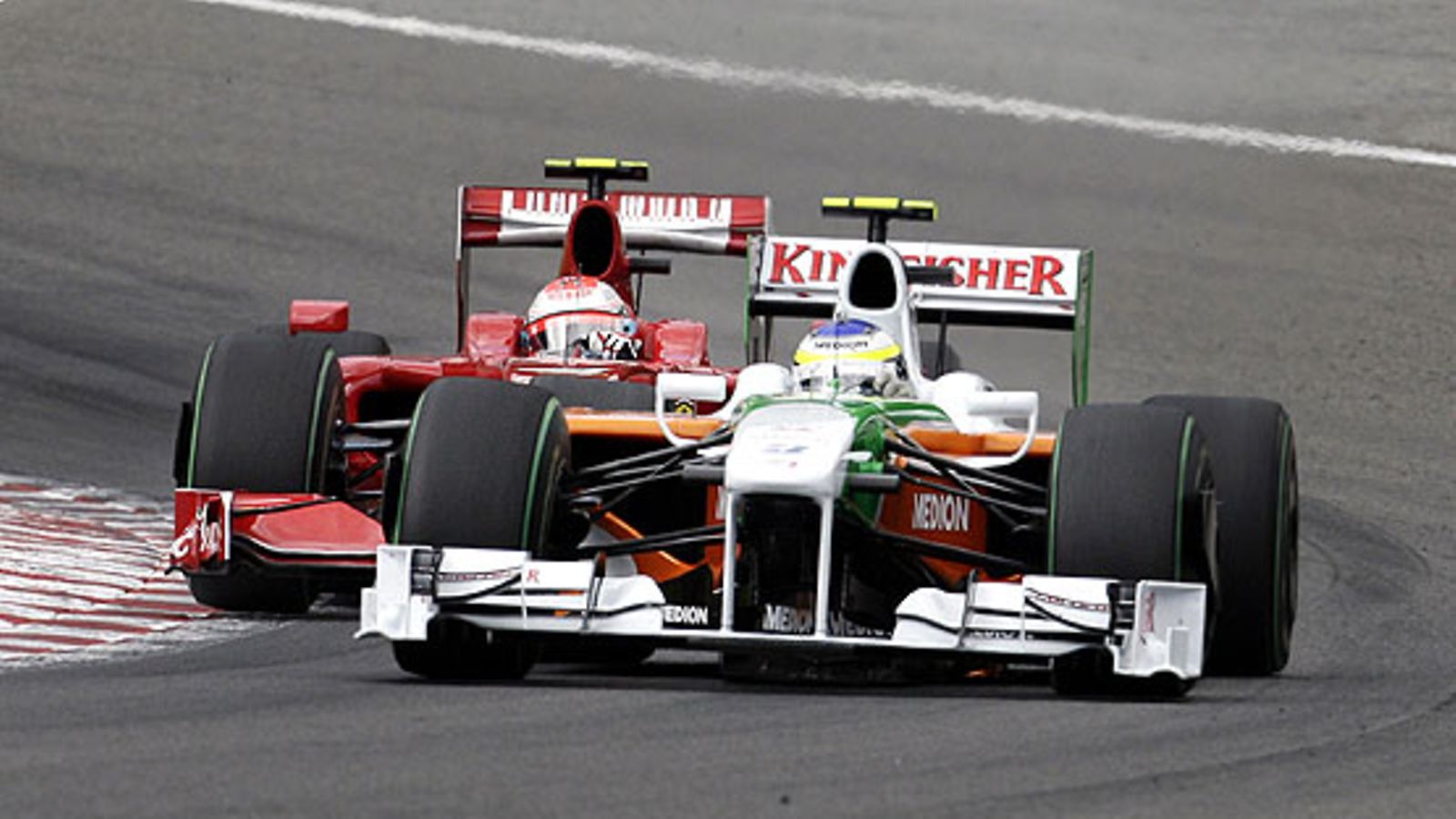 Kimi Räikkönen ja Giancarlo Fisichella, kuva: EPA/VALDRIN XHEMAJ
