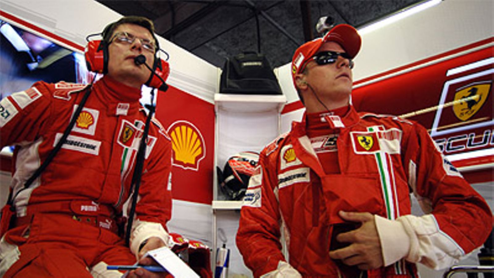 Chris Dyer ja Kimi Räikkönen, kuva: Ferrari
