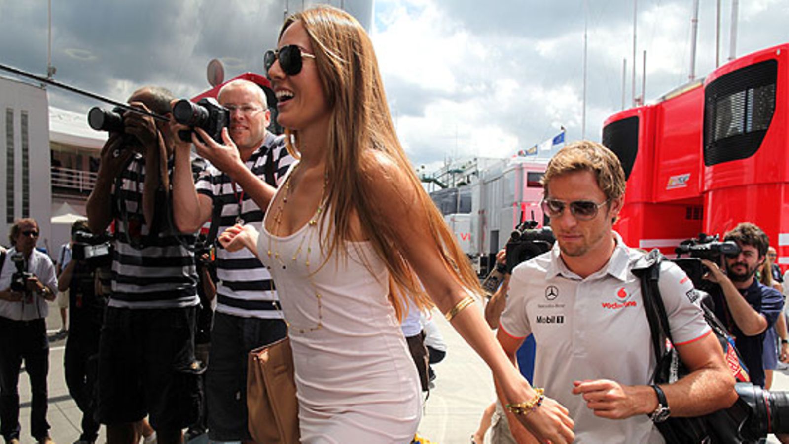 Jenson Button ja Jessica Michibata, kuva: EPA/Srdjan Suki