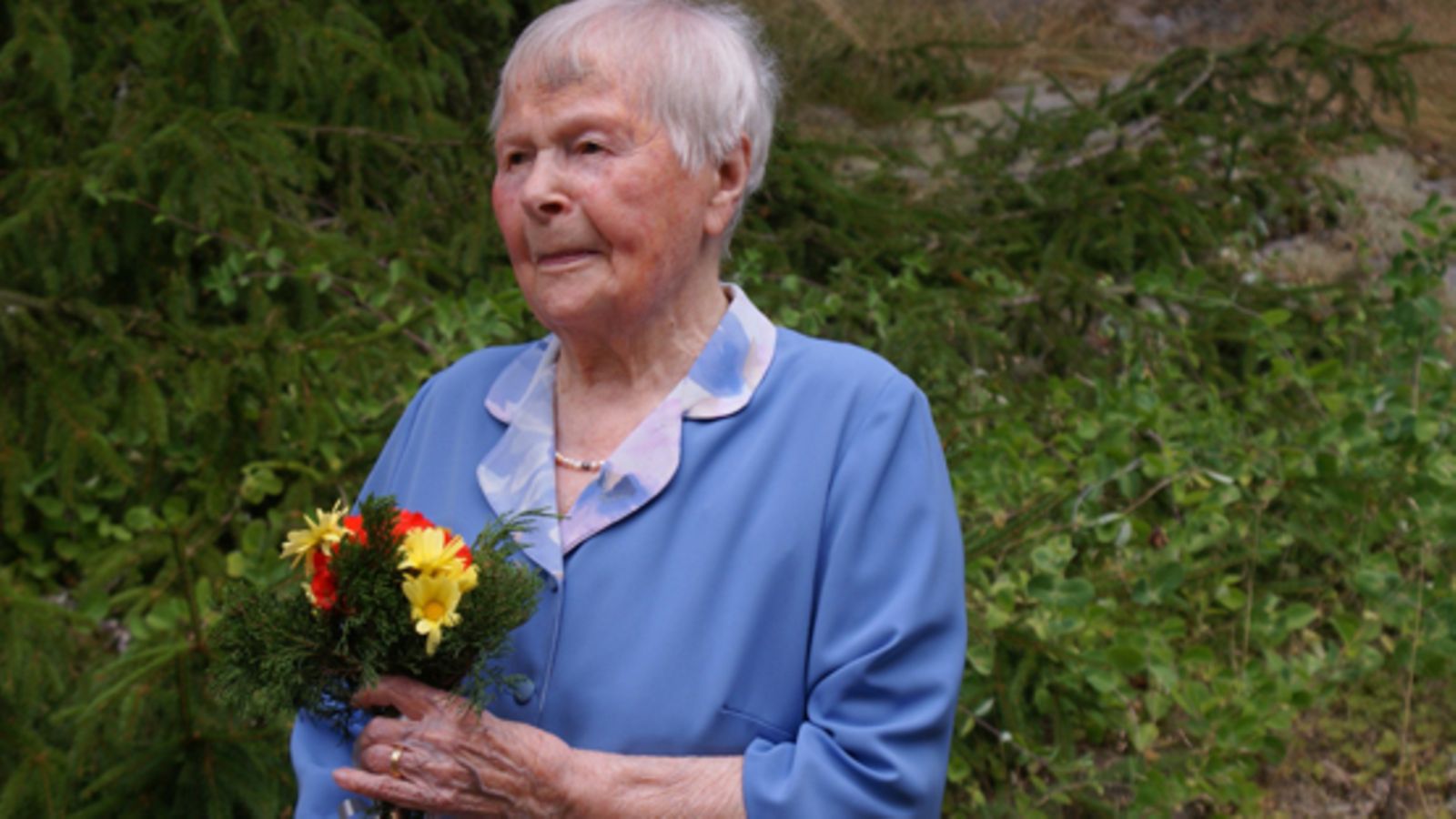 Signe Erfors 98-vuotissyntymäpäivänään kesällä 2010.