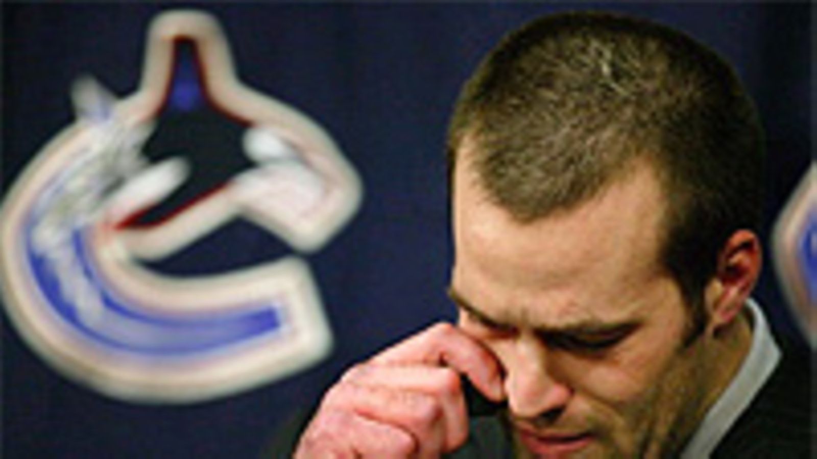 Todd Bertuzzia itkettää, photo:Jeff Vinnick/Getty Images