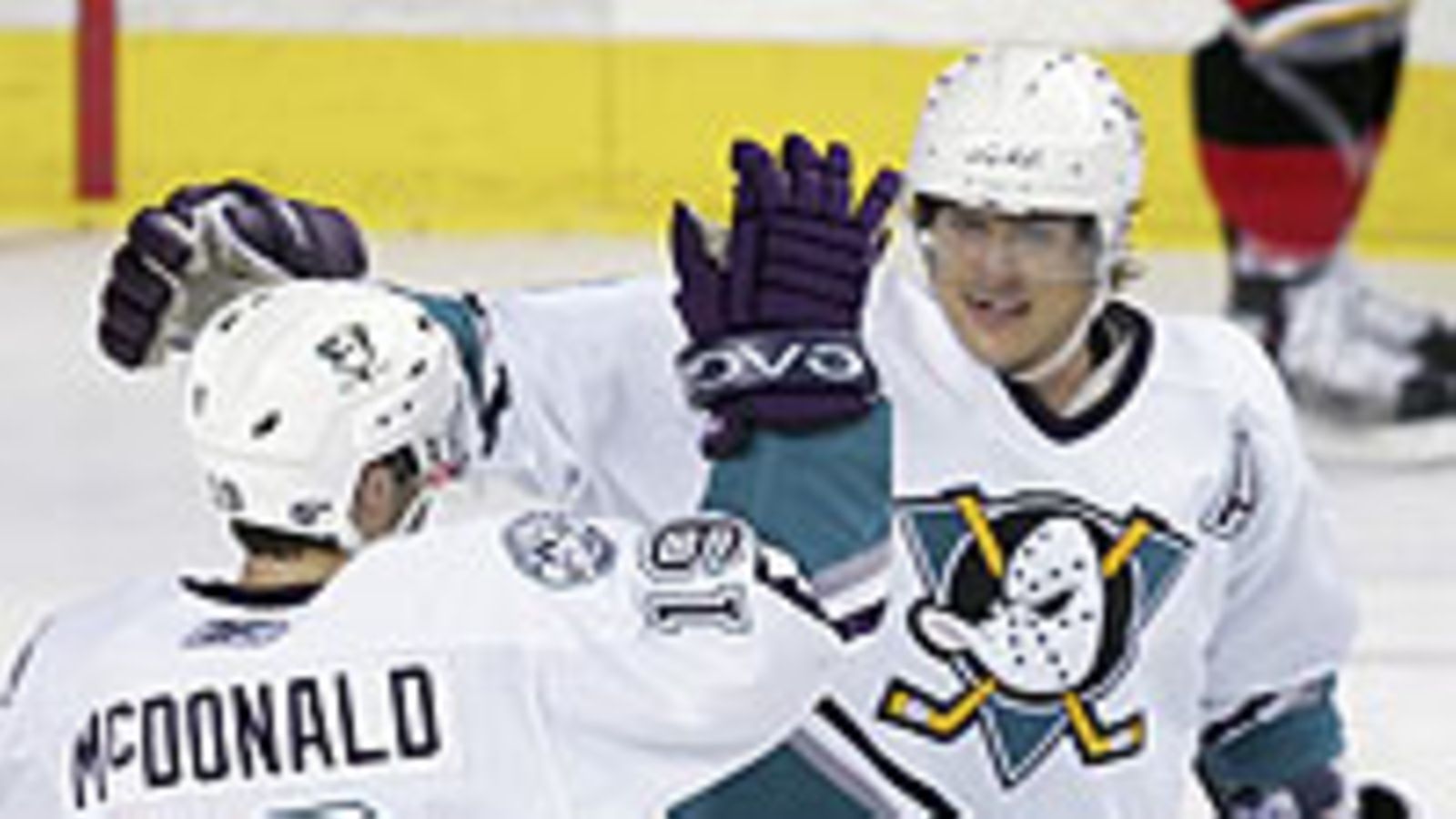 Teemu Selänne (oik.) ja Andy McDonald, Anaheim, Photo: Jeff Vinnick/Getty Images Sport