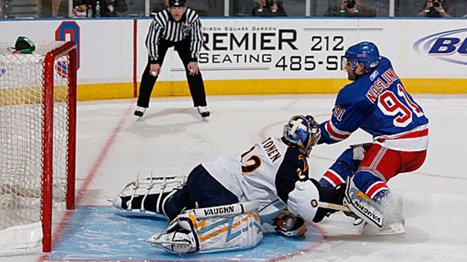 Kari Lehtonen ja Markus Näslund, kuva: Scott Levy/NHLI via Getty Images