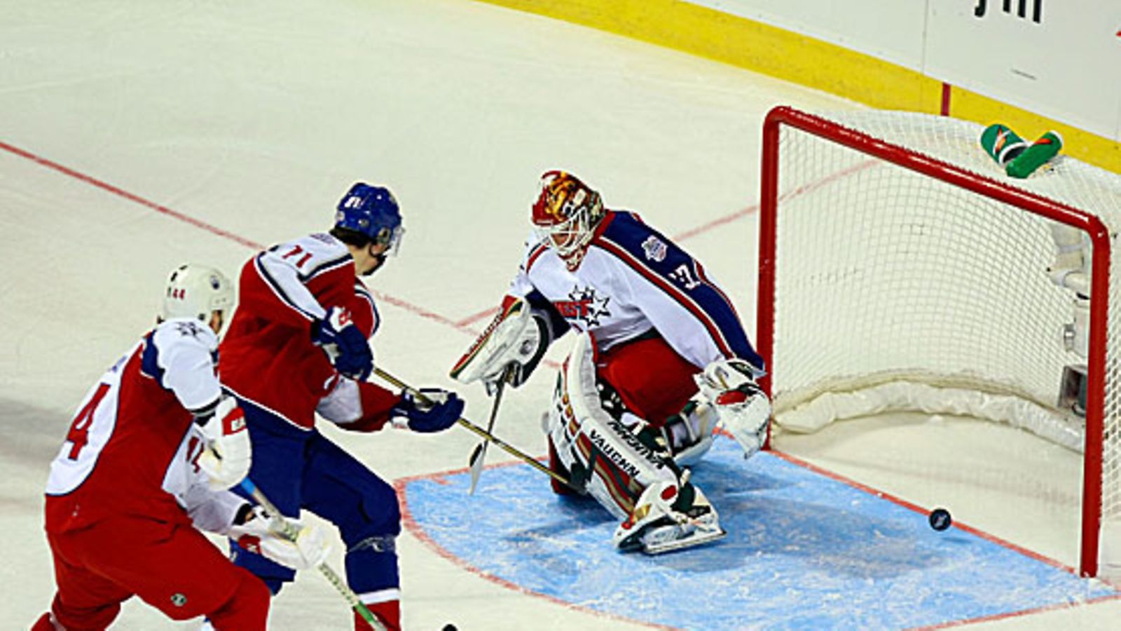 Niklas Bäckström, kuva: Jeff Vinnick/NHLI via Getty Images