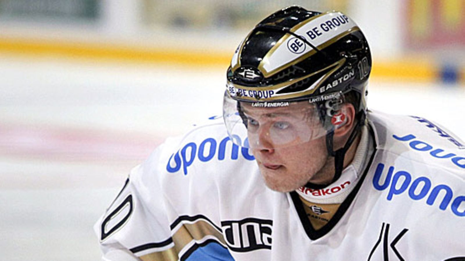 Jesse Saarinen Pelicansin paidassa 2009