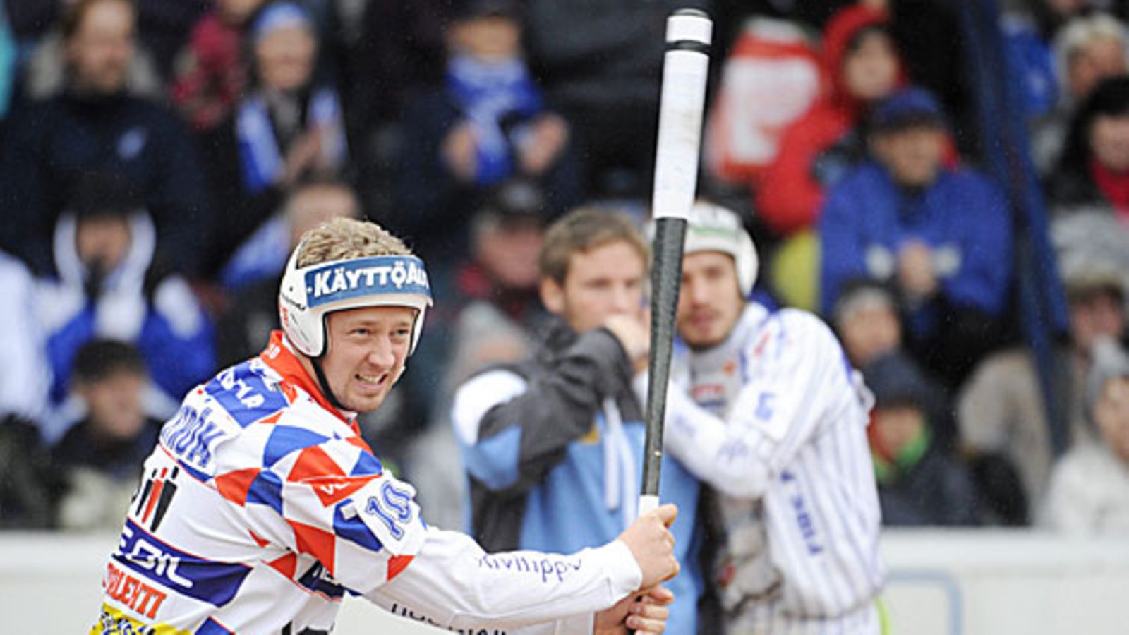 Jere Dahlström on kumauttanut Saarikentällä. Kuva: Martti Kainulainen/LEHTIKUVA.