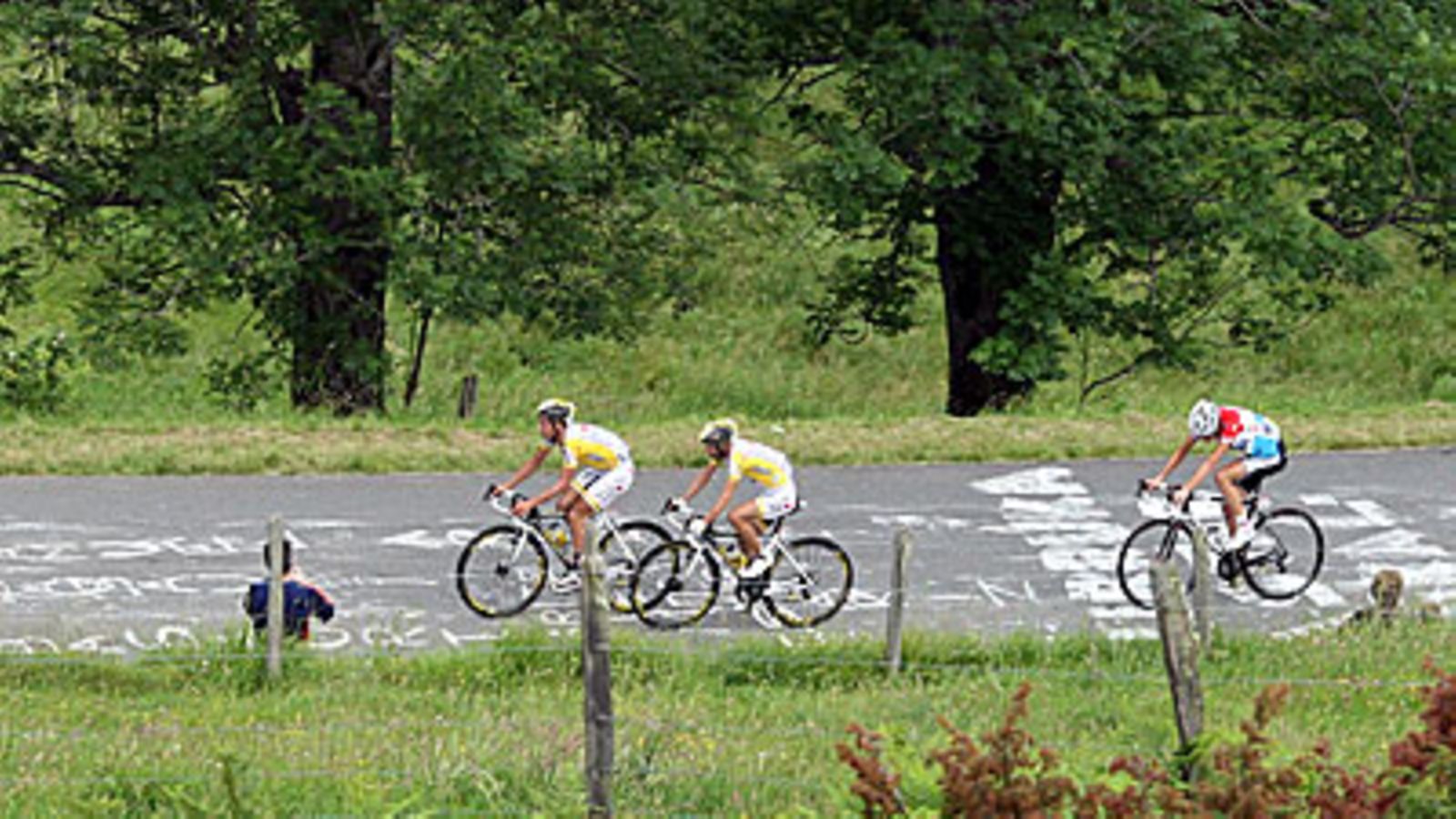 Leonardo Piepoli, Juan Jose Cobo ja Frank Schleck. Kuva: Jasper Juinen/GETTY.