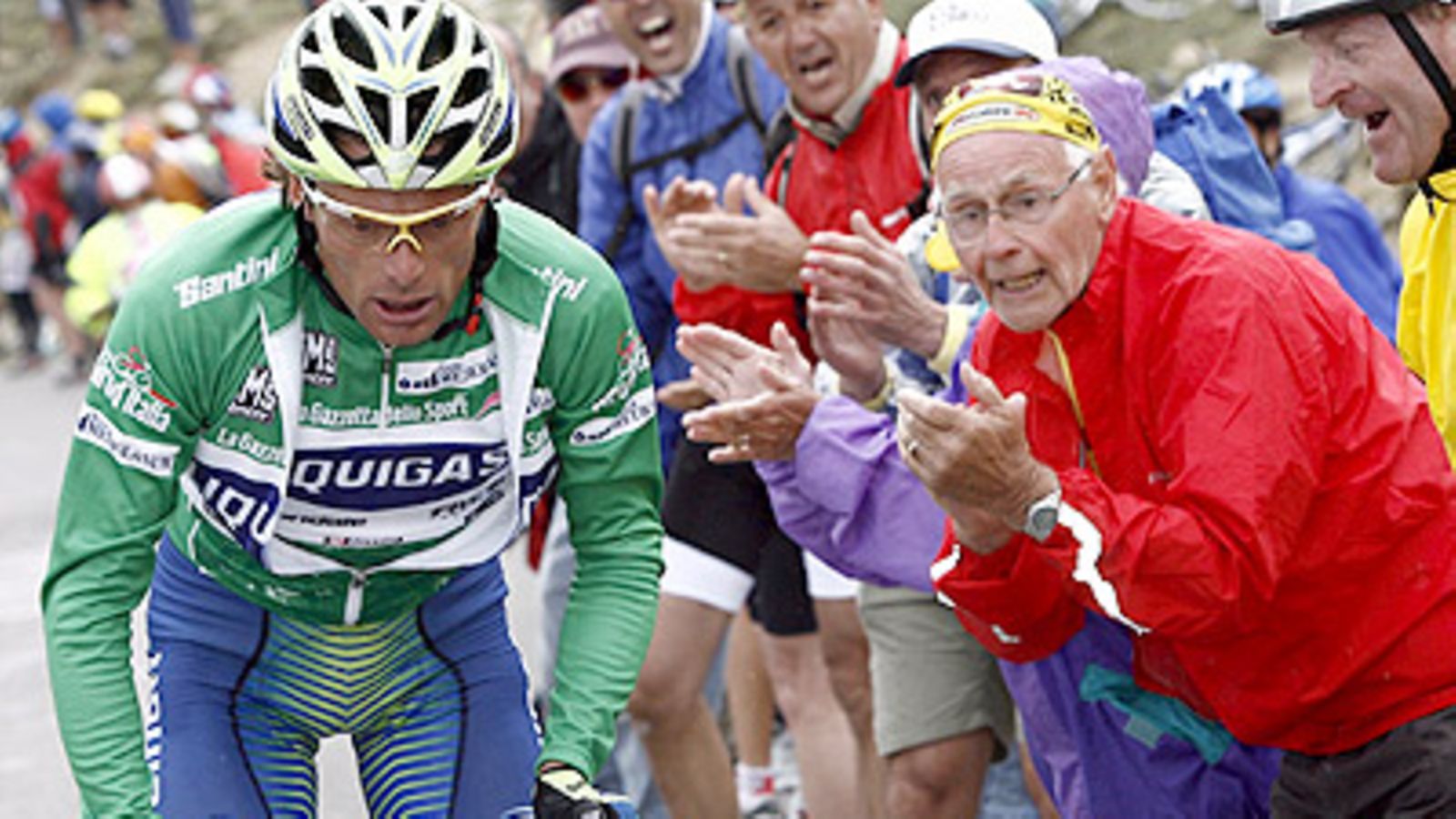 Danilo Di Luca (Kuva: Photographer: RELLANDINI/POOL Category: SPO:CYCLING Caption: epa01018721 Italian Danilo Di Luca is cheered at during the 12th stage of the 90 Giro d'Italia cycling race in Briancon, France, 24 May 2007. EPA/RELLANDINI/POOL)