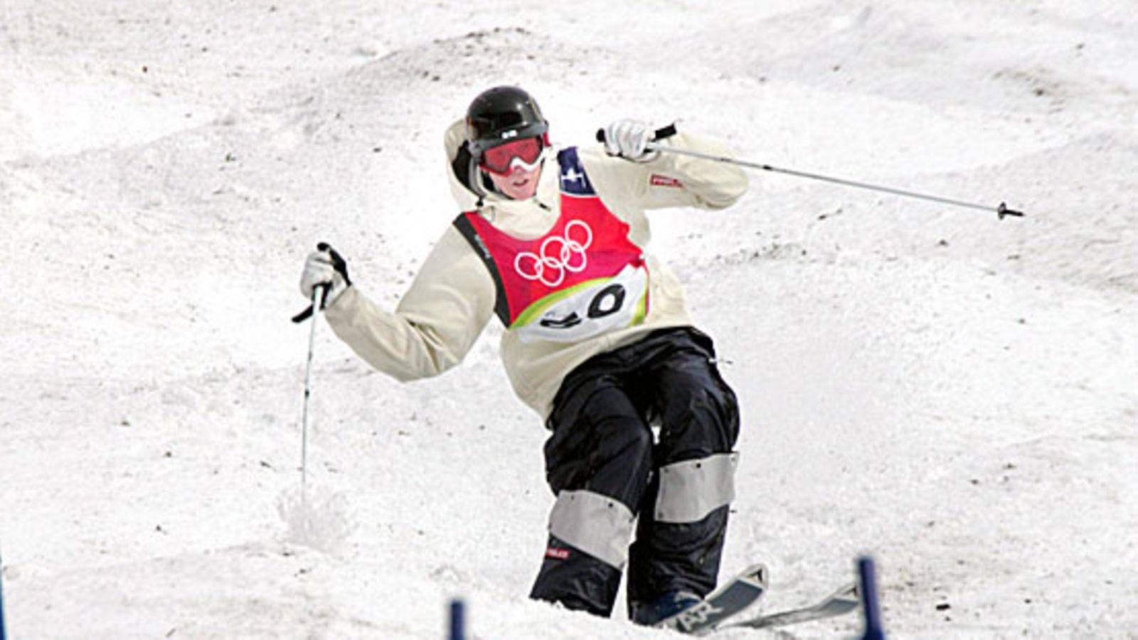 Juuso Lahtela Torinon olympialaisten kumpareilla. Kuva: Heikki Saukkomaa/LEHTIKUVA.
