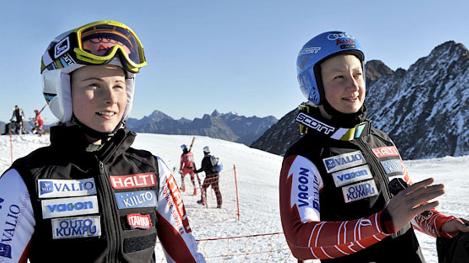Sanni Leinonen ja Tanja Poutiainen (Kuva: Markku Ulander/Lehtikuva)