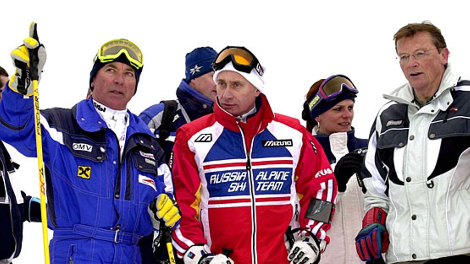 Karl Schranz (vas.), Valdimir Putin,Wolfgang Schüssel vuonna 2001, kuva: EPA/ROBERT JAEGER/fob