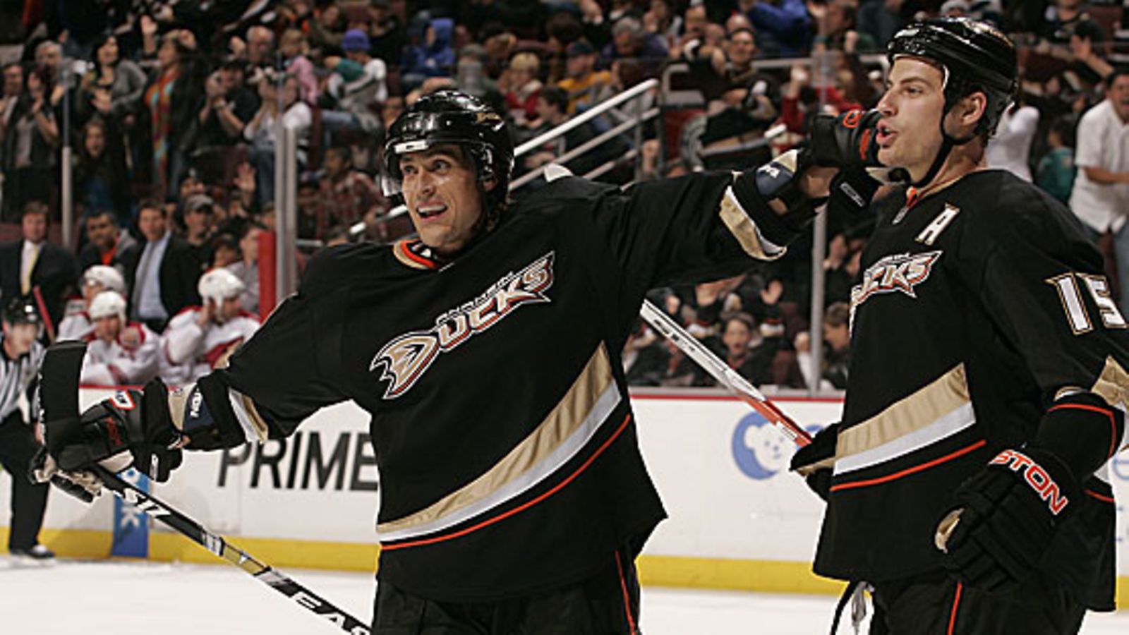 Teemu Selänne ja Ryan Getzlaf, kuva: Debora Robinson/Getty Images