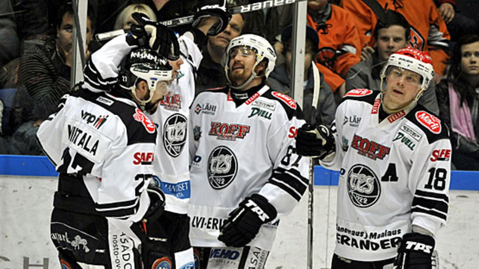 TPS juhlii, kuva:Lehtikuva/Kimmo Mäntylä'