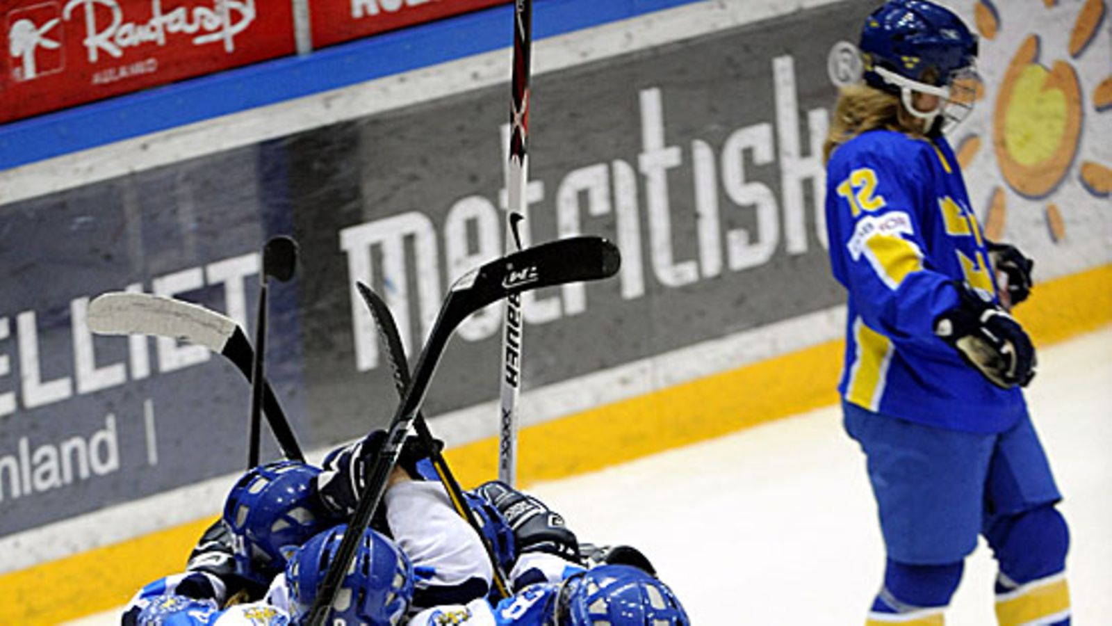 Naisleijonat juhlii, kuva:Lehtikuva/Heikki Saukkomaa