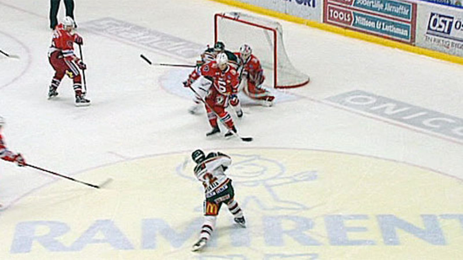Janne Niskala lataa 3-1-maalin. Kuva: MTV3.