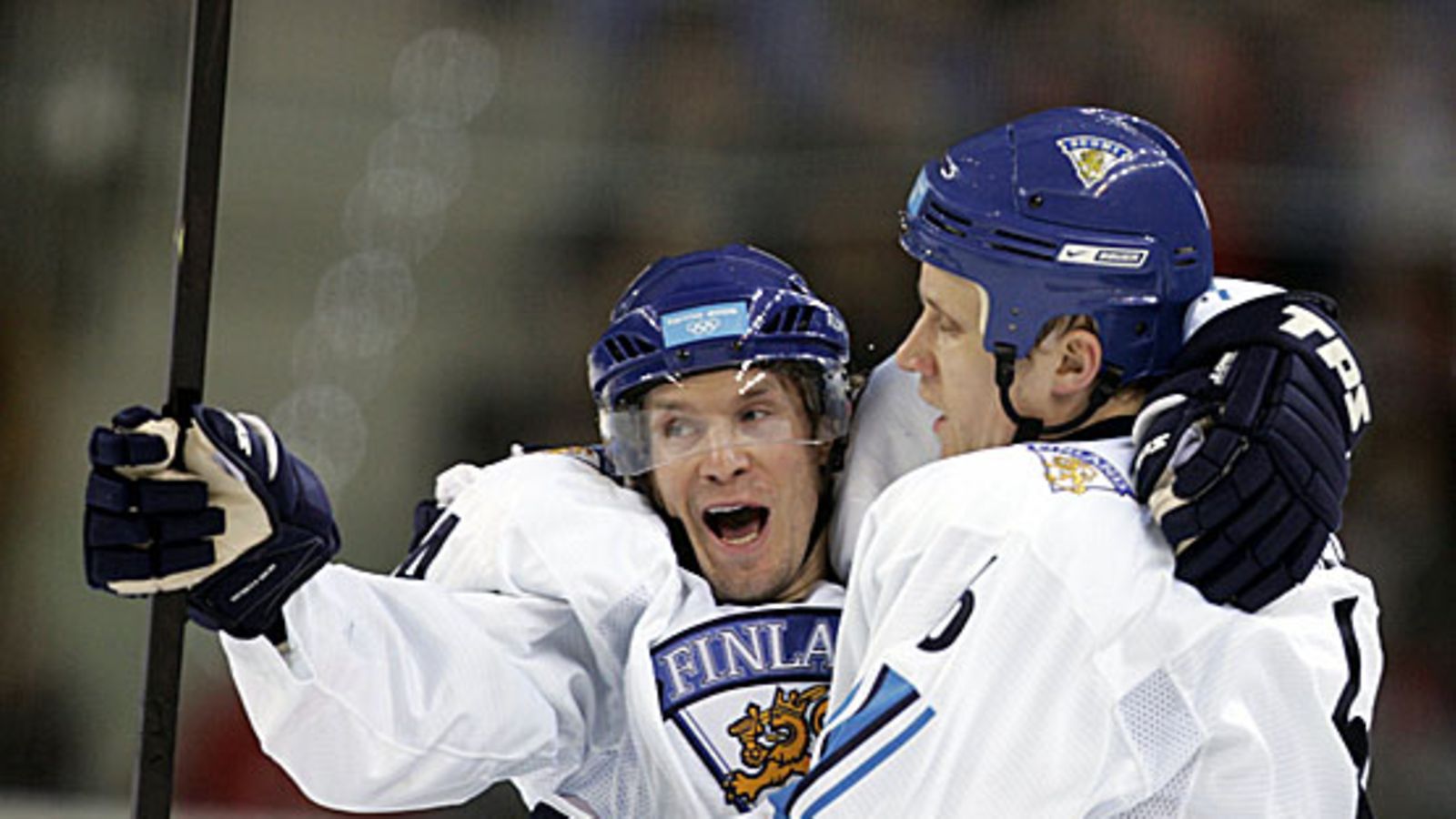 Kimmo Timonen ja Sami Salo Torinon olympialaisissa 2006, kuva: Martti Kainulainen/Lehtikuva