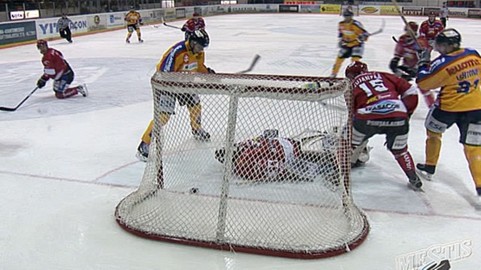 Jukurit siirtyy 1-0-johtoon Sportia vastaan.
