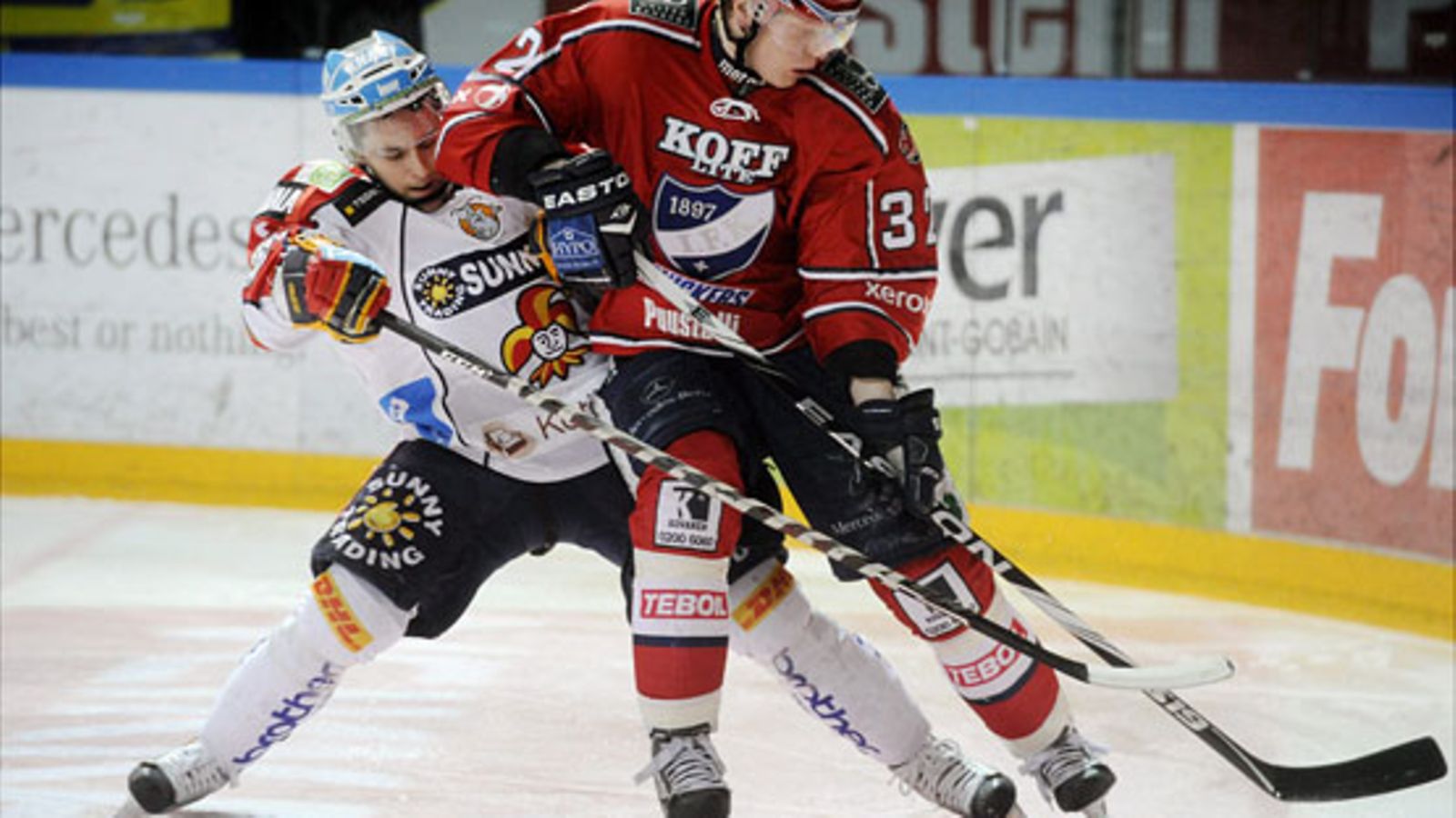 Jokereiden Jeremy Dehner ja HIFK:n Lennart Petrell