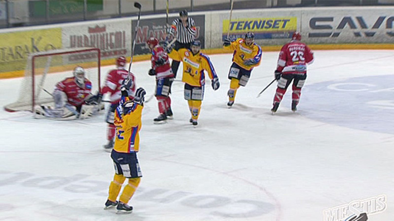 Jukurit juhlii 4-0-maalia.