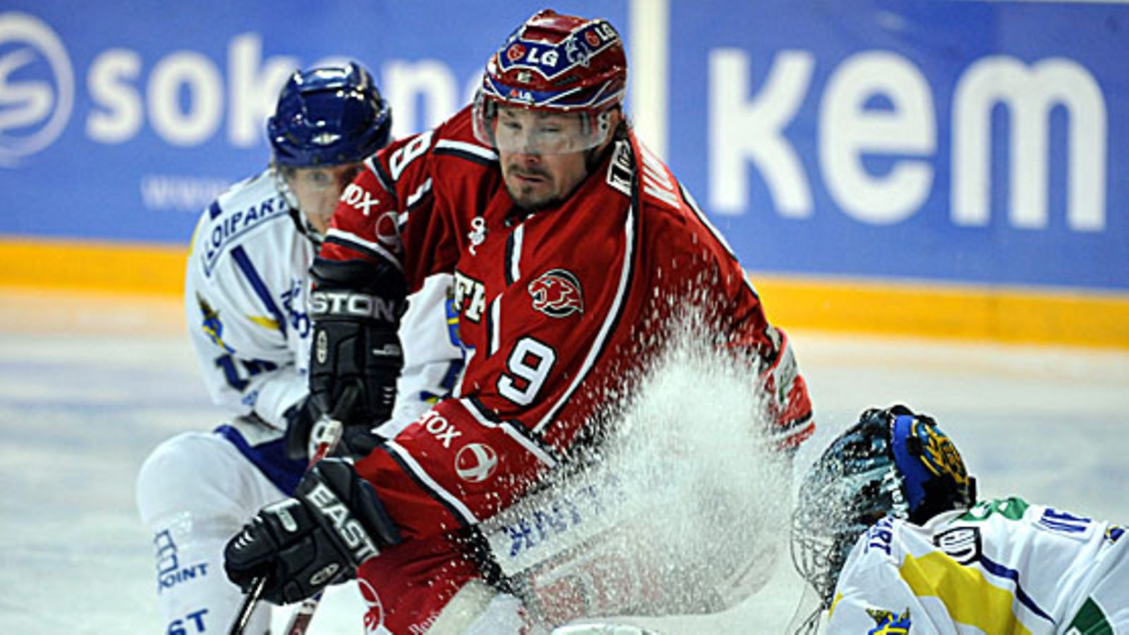 HIFK:n Kimmo Kuhta Lukon maalilla. Kuva: Matti Björkman/LEHTIKUVA.