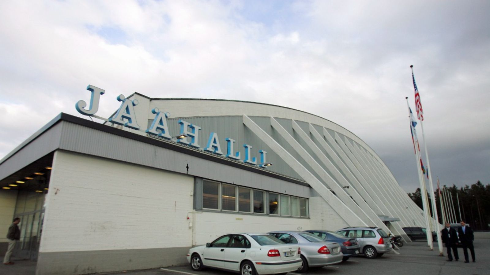Tampereen jäähalli (Hakametsän halli) 17. huhtikuuta 2007. Hakametsän halli on Suomen ensimmäinen jäähalli ja valmistui vuoden 1965 jääkiekon MM-kisoihin. Hallissa on pidetty jääkiekon MM-kisoja myös vuosina 1982, 1991, 1997 ja 2003 sekä naisten MM-kilpailut vuonna 1992.
