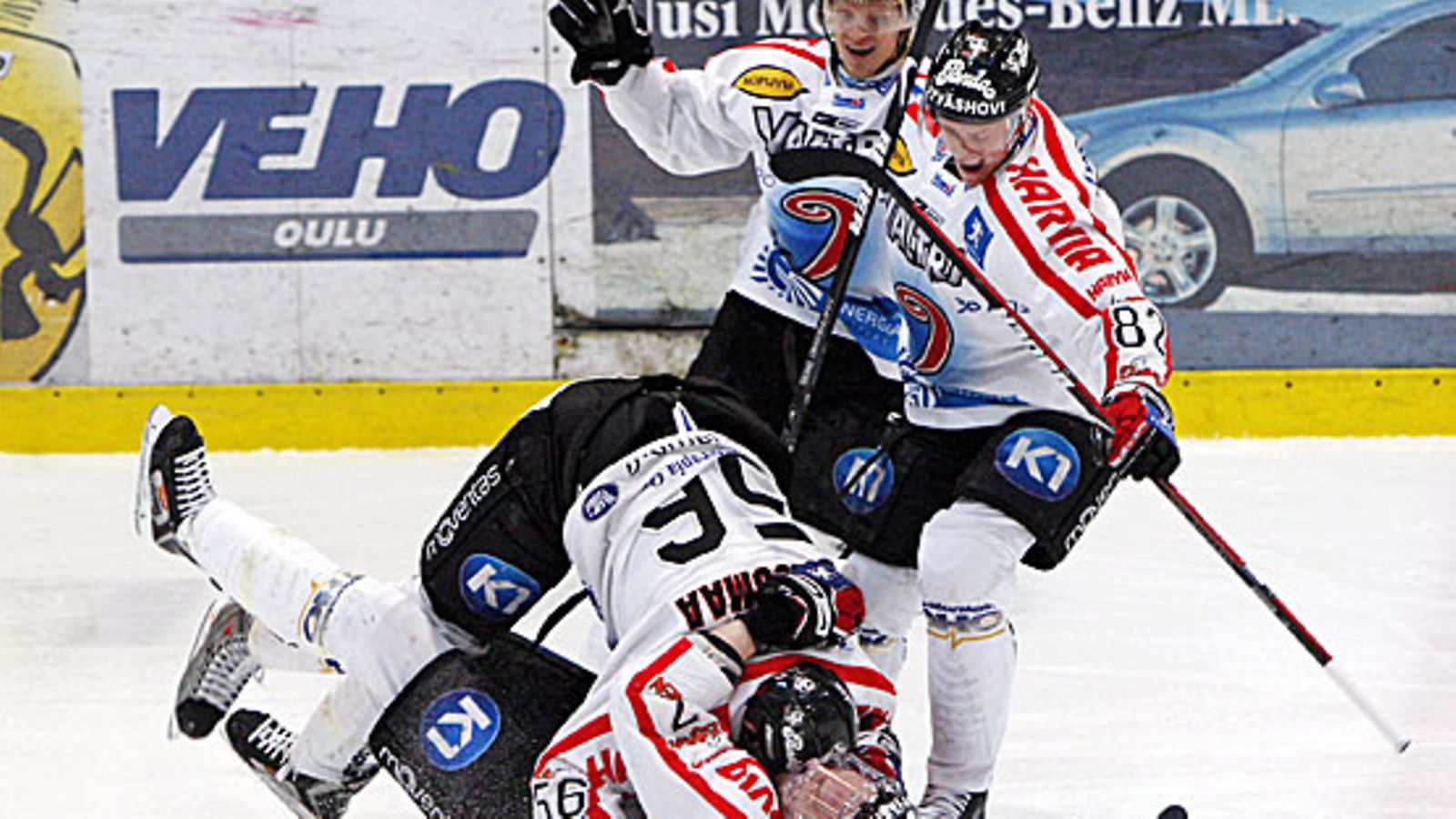 JYP juhlii Viitasen maalia, kuva: Str/Lehtikuva/Timo Heikkala