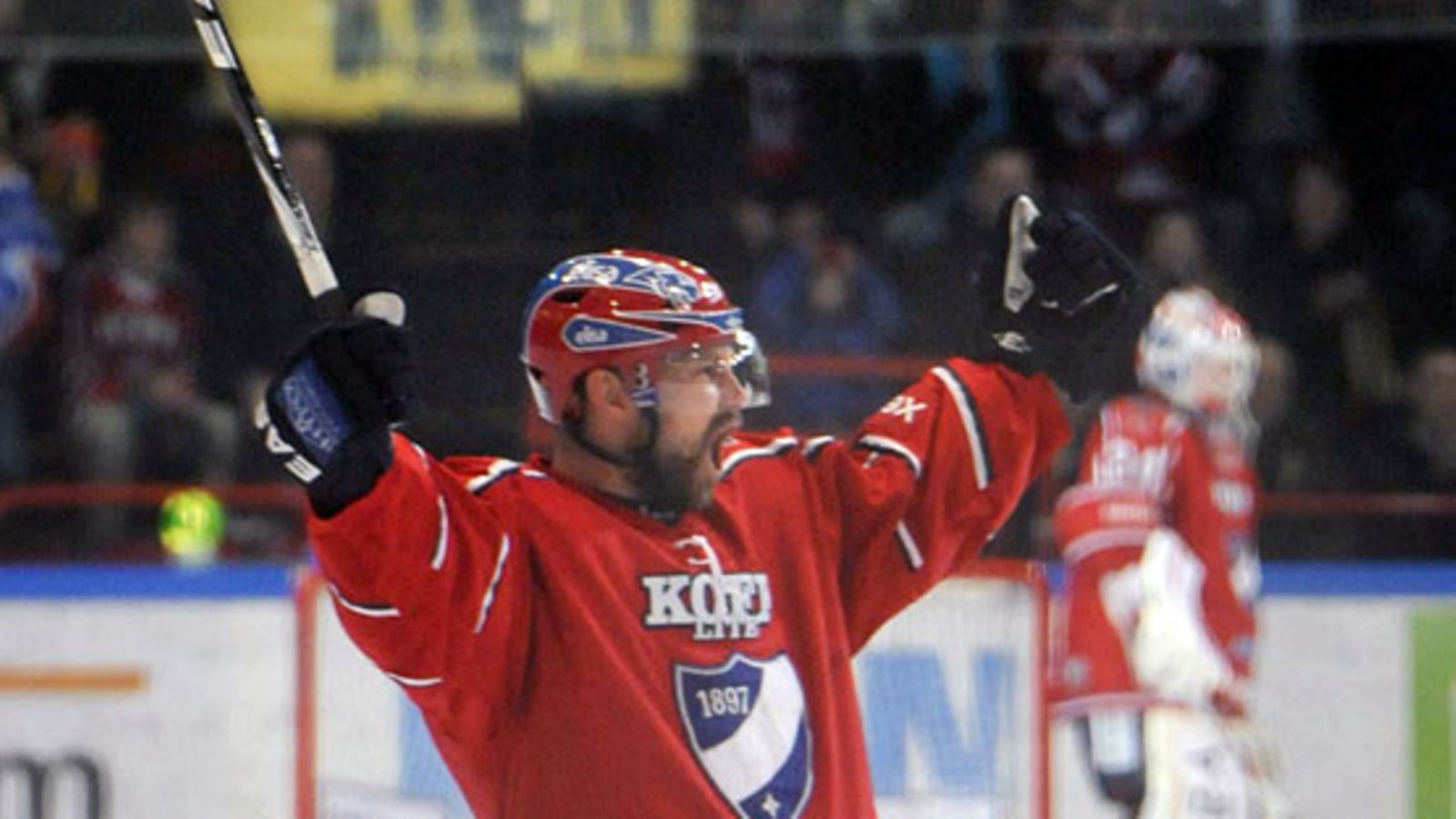 Kimmo Kuhta tuulettaa 2-0-johtomaalia.