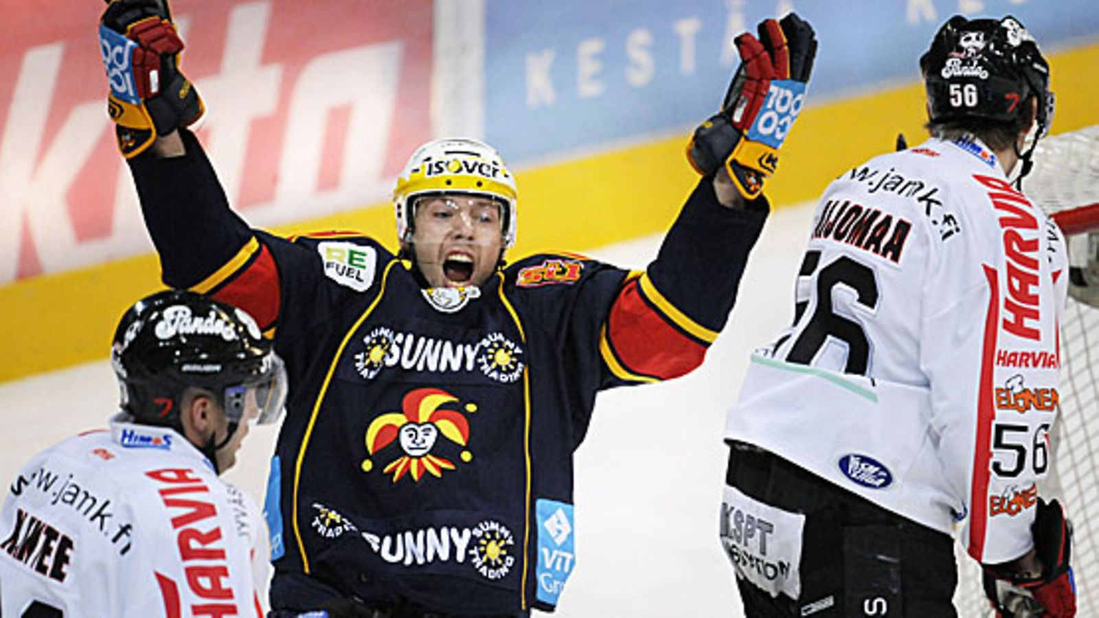 Janne Lahti tuulettaa 3-2-voittomaalia. Kuva: Martti Kainulainen/LEHTIKUVA.