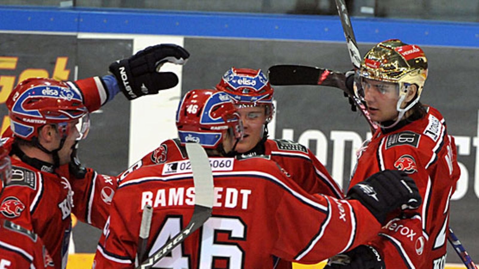 Markus Kankaanperä, Teemu Ramstedt, Mikael Granlund ja Jerry Ahtola juhlivat maalia. Kuva: Kimmo Mäntylä/LEHTIKUVA.