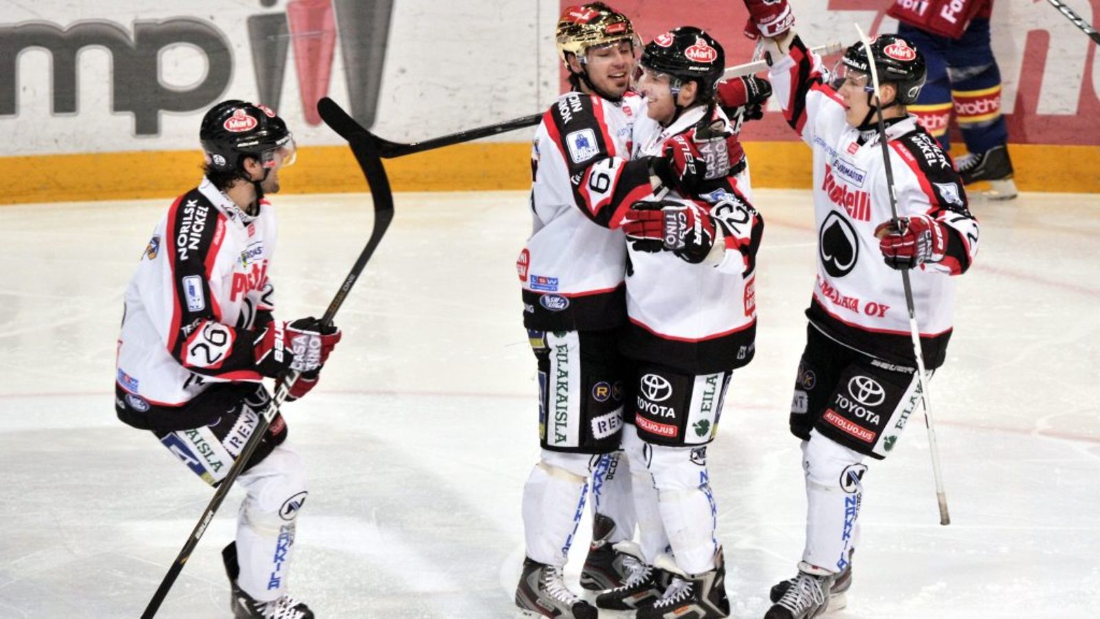 Ässät juhlii maalia Jokereita vastaan. Kuva: Lehtikuva